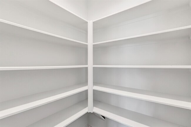 Building Photo - 214 Kickapoo Dr