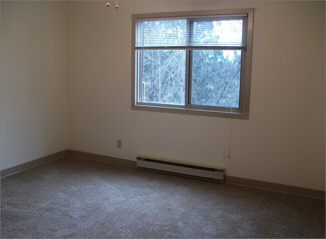 Building Photo - Winsor Drive Apartments