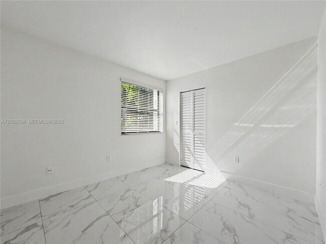 Building Photo - 10010 NW 9th St Cir