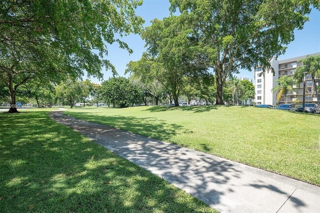 Building Photo - 3150 W Rolling Hills Cir