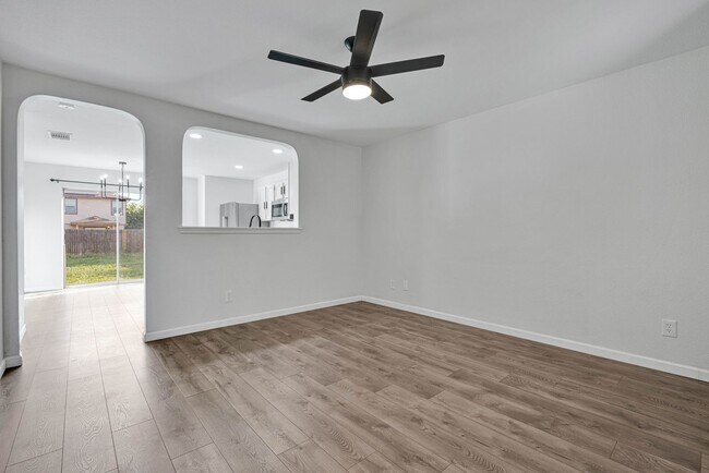 Building Photo - Charming 3 Bed 2.5 Bath Home in Wildhorse ...