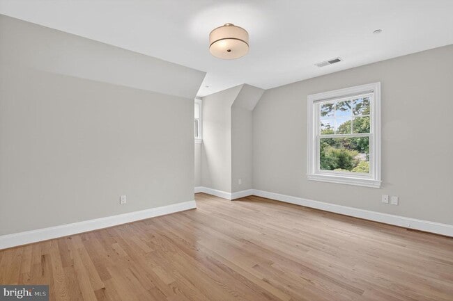 Building Photo - 5718 Huntington Pkwy