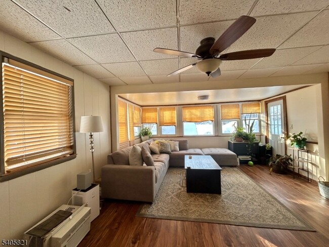 Building Photo - 19 Windemere Ave