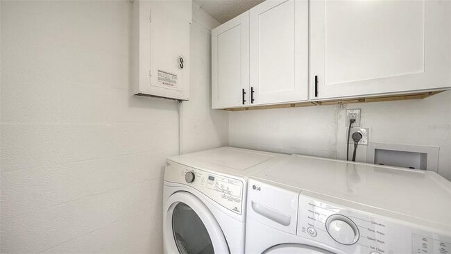 Building Photo - 909 Spanish Dr N