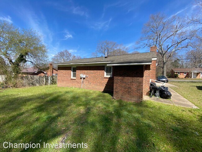 Building Photo - 2 br, 1 bath House - 207 W. Shannonhouse St