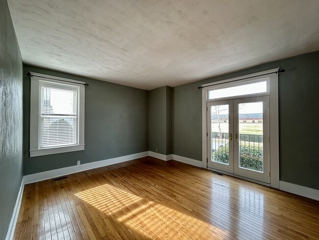 Building Photo - 3020 Colonial Ave