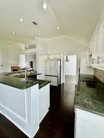 Building Photo - 1301 Royal Palm Ln