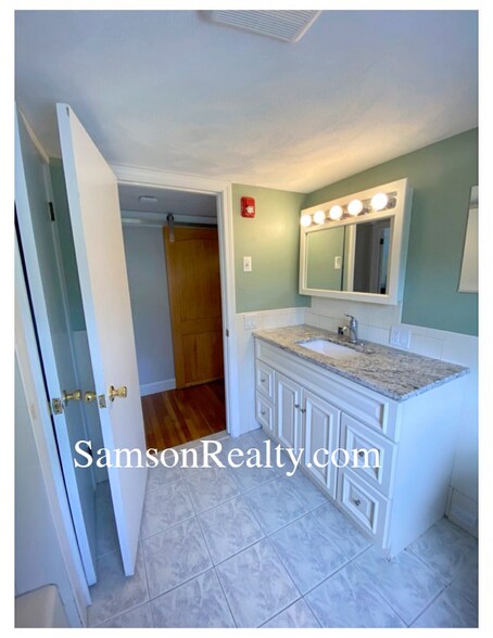 Building Photo - 842 Oaklawn Ave