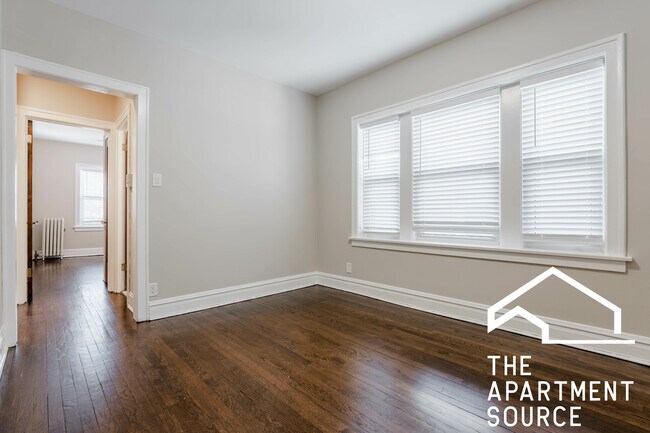 Building Photo - 1606 W Berwyn Ave