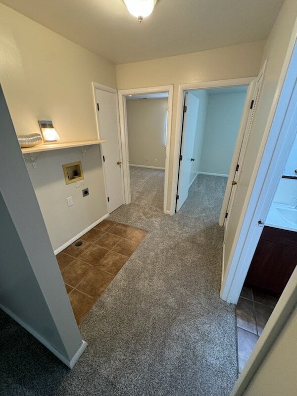 Building Photo - 2 Bed Single Level Apartment
