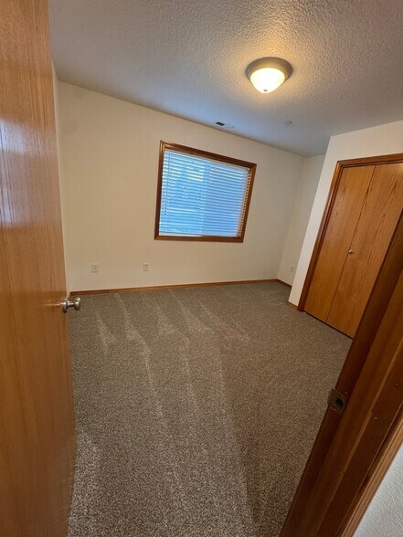 Building Photo - 400 E Washington St