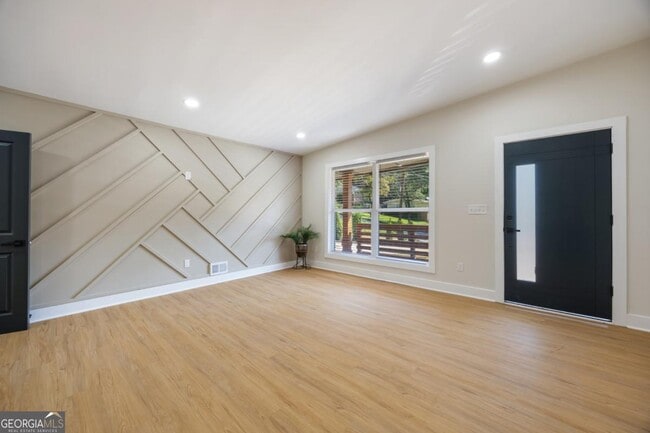 Building Photo - 2555 Flagstone Dr SE