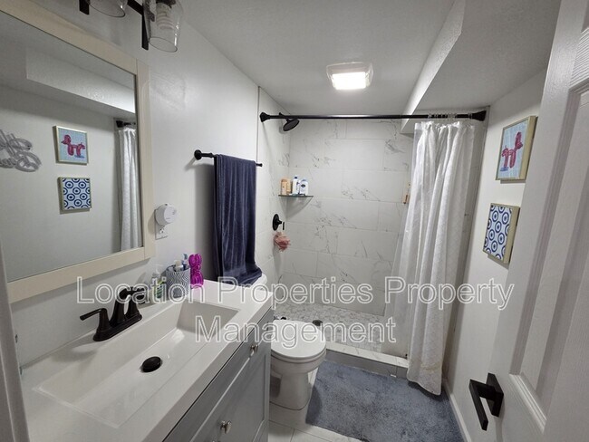 Building Photo - 1311 W 19th Terrace