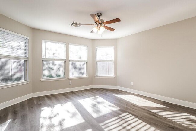 Building Photo - 18469 Sunrise Oaks Ct