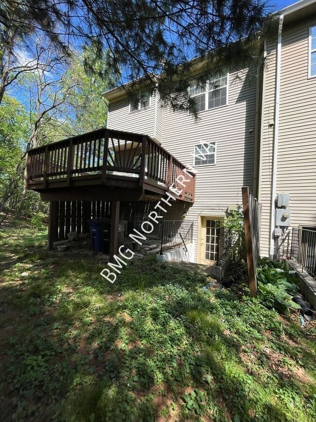 Building Photo - 865 Tall Oaks Square