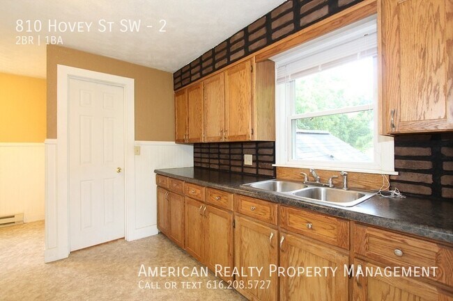 Building Photo - 810 Hovey St SW