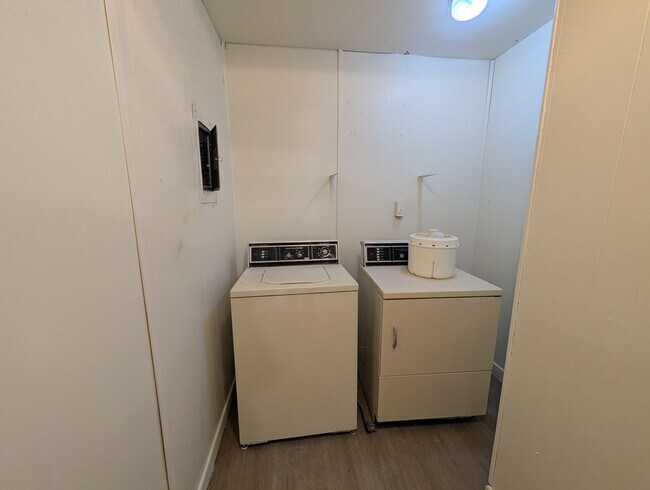 Building Photo - Freshly Remodeled Home Coming Soon