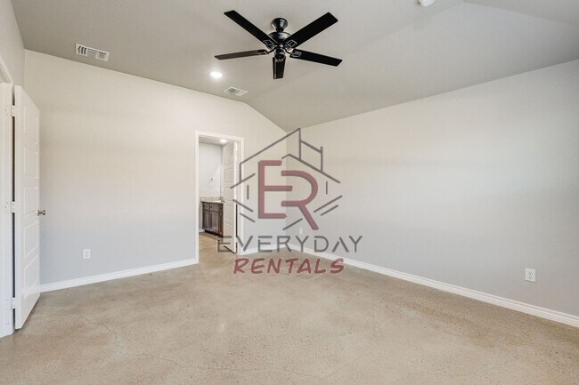 Building Photo - 3 bedroom 2 bath Smart Home