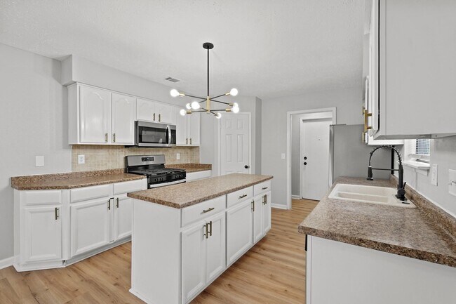 Building Photo - 7215 Trogon Ln