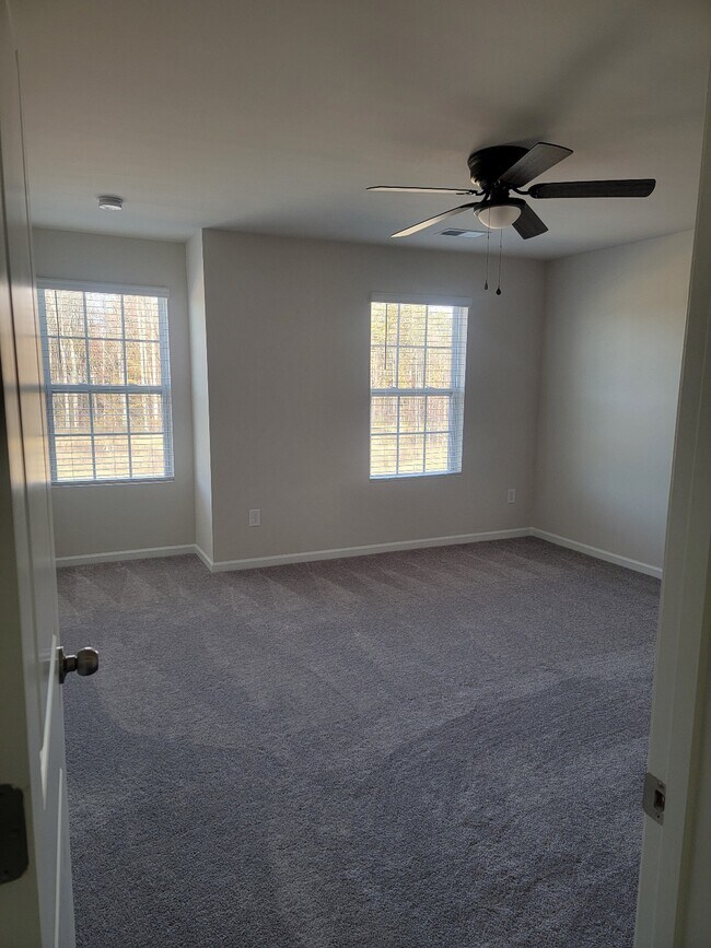 Building Photo - 44 Fernhill Ln