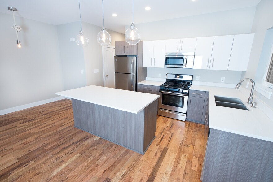 Primary Photo - 1610 E Belleview Pl