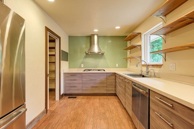 Building Photo - 2429 Cedar Oak Dr