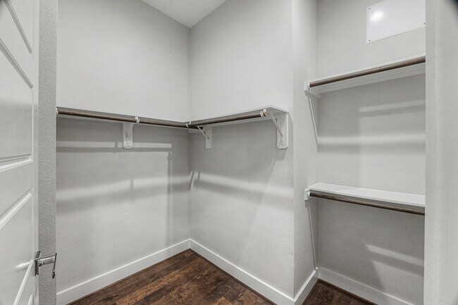 Building Photo - 1226 W 26th St