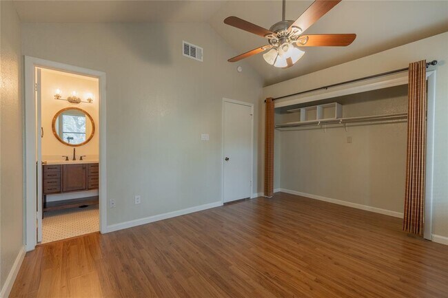 Building Photo - 1411 Gracy Farms Ln