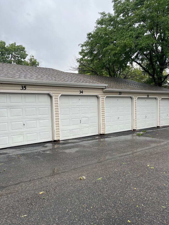 Building Photo - 14161 E Jewell Ave