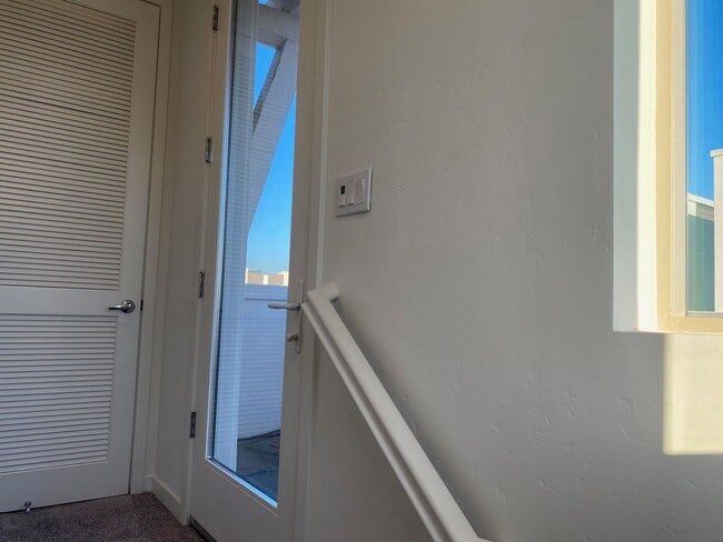 Building Photo - Vibrant 3 story 2bed/2.5bath home at the Mill at Broadway