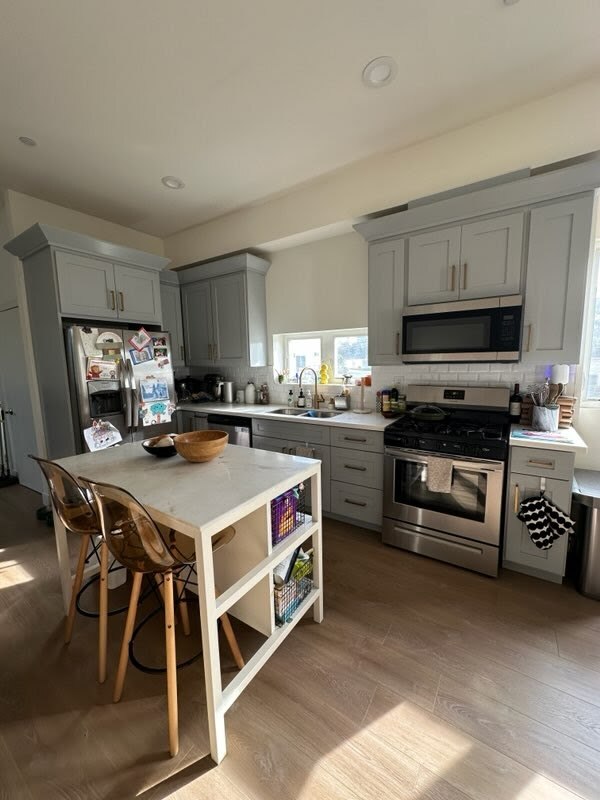 Building Photo - 2406 S Dunsmuir Ave