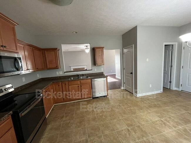 Building Photo - 410 26th Ct