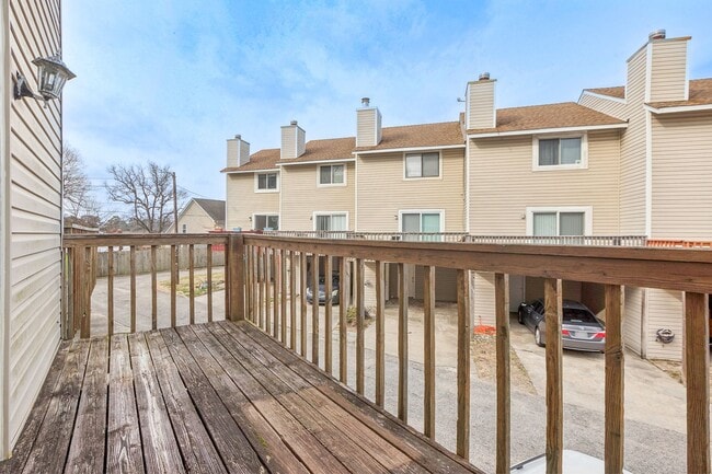 Building Photo - Norfolk condo across from Chesapeake Bay