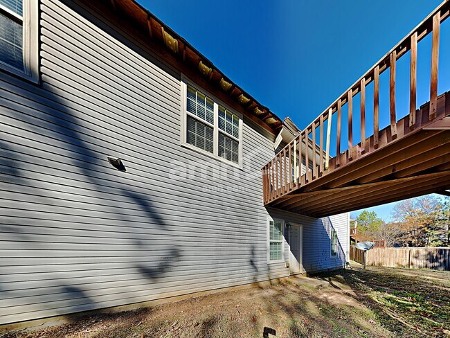 Building Photo - 1401 Buckingham Pl