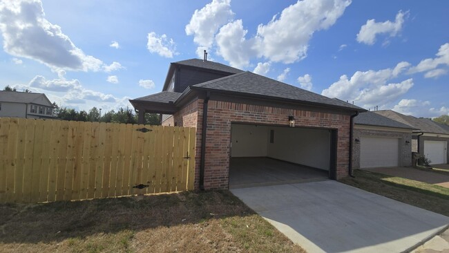 Building Photo - 1210 Pennock Dr