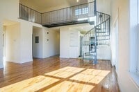 Building Photo - 40 Cedar Swamp Rd