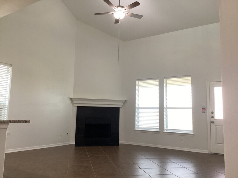 Building Photo - 6434 Tea Tree Dr