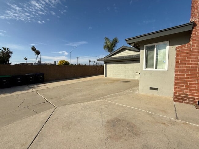 Building Photo - * 2 weeks free rent* Large Corner lot with Lots of Curb Appeal