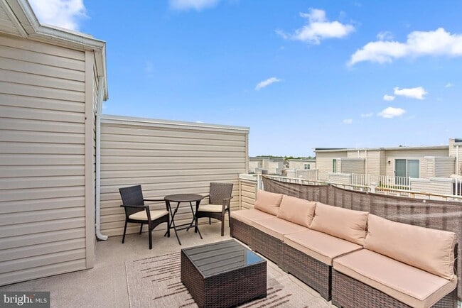 Building Photo - 1623 Fernwood Dr