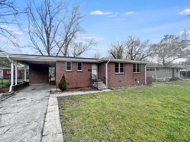 Building Photo - 1205 Woodward Rd