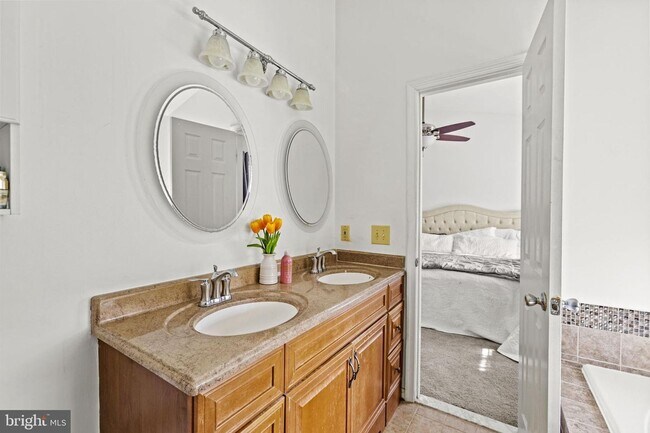 Building Photo - This beautiful 3-bedroom townhome is nestl...