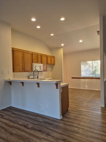 Building Photo - 10620 Cactus Dr