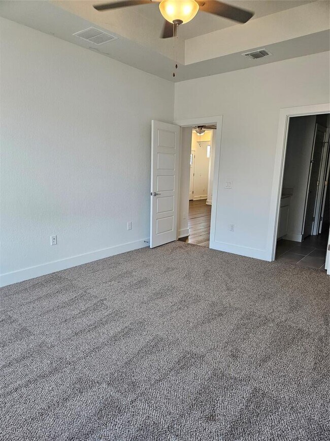 Building Photo - 1518 Roseburg Dr