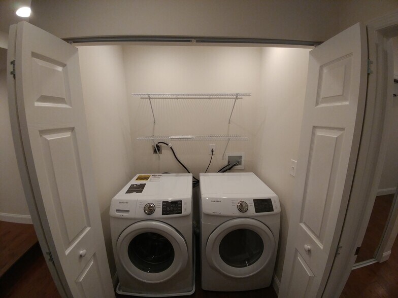 In-Unit Washer/Dryer - 520 N 15th St