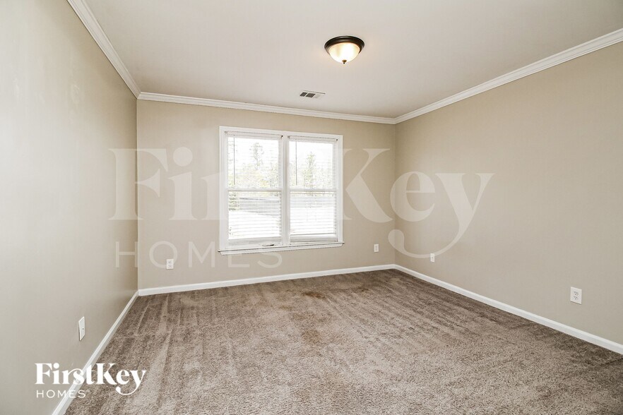 Building Photo - 4042 Brooks Mill Dr