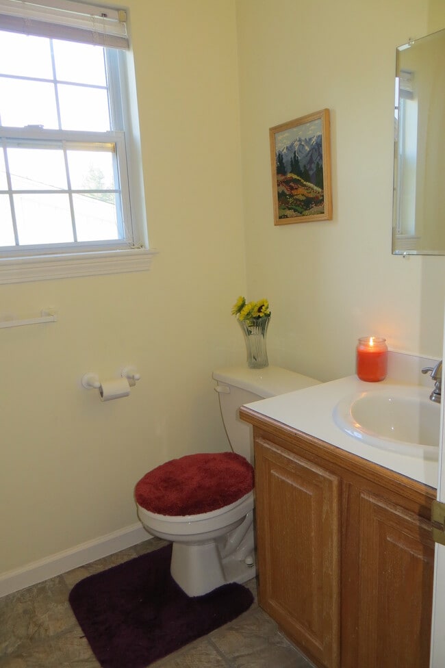 Building Photo - 64 Lilac Cir