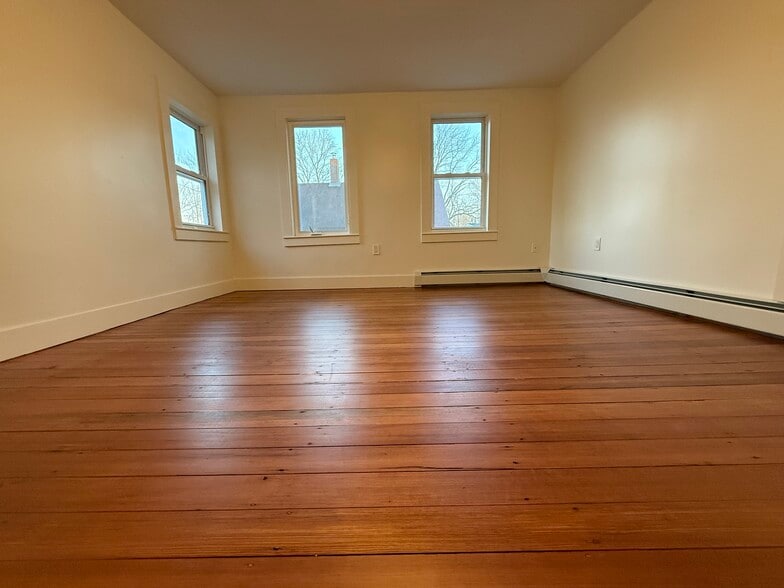 Building Photo - 35 Grant St