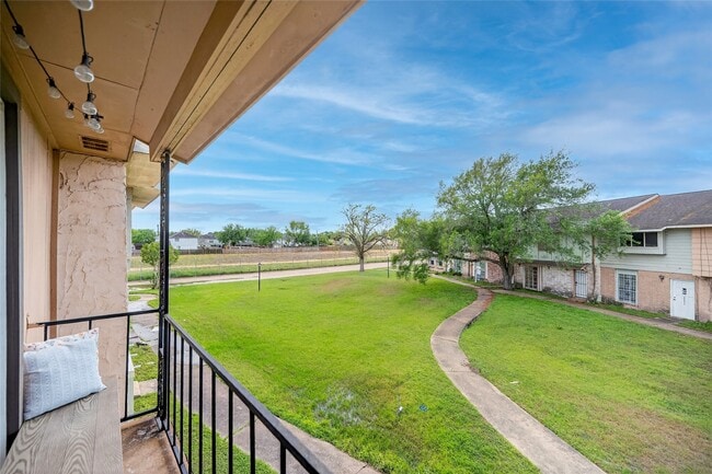 Building Photo - 6975 Chasewood Dr