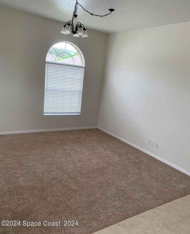 Building Photo - 1227 Hasley Pl