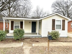 Building Photo - CUTE TWO BEDROOM/ONE BATH BUNGALOW!